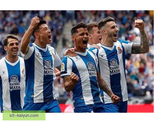 西甲俱乐部争夺世俱杯冠军，表现稳健值得关注